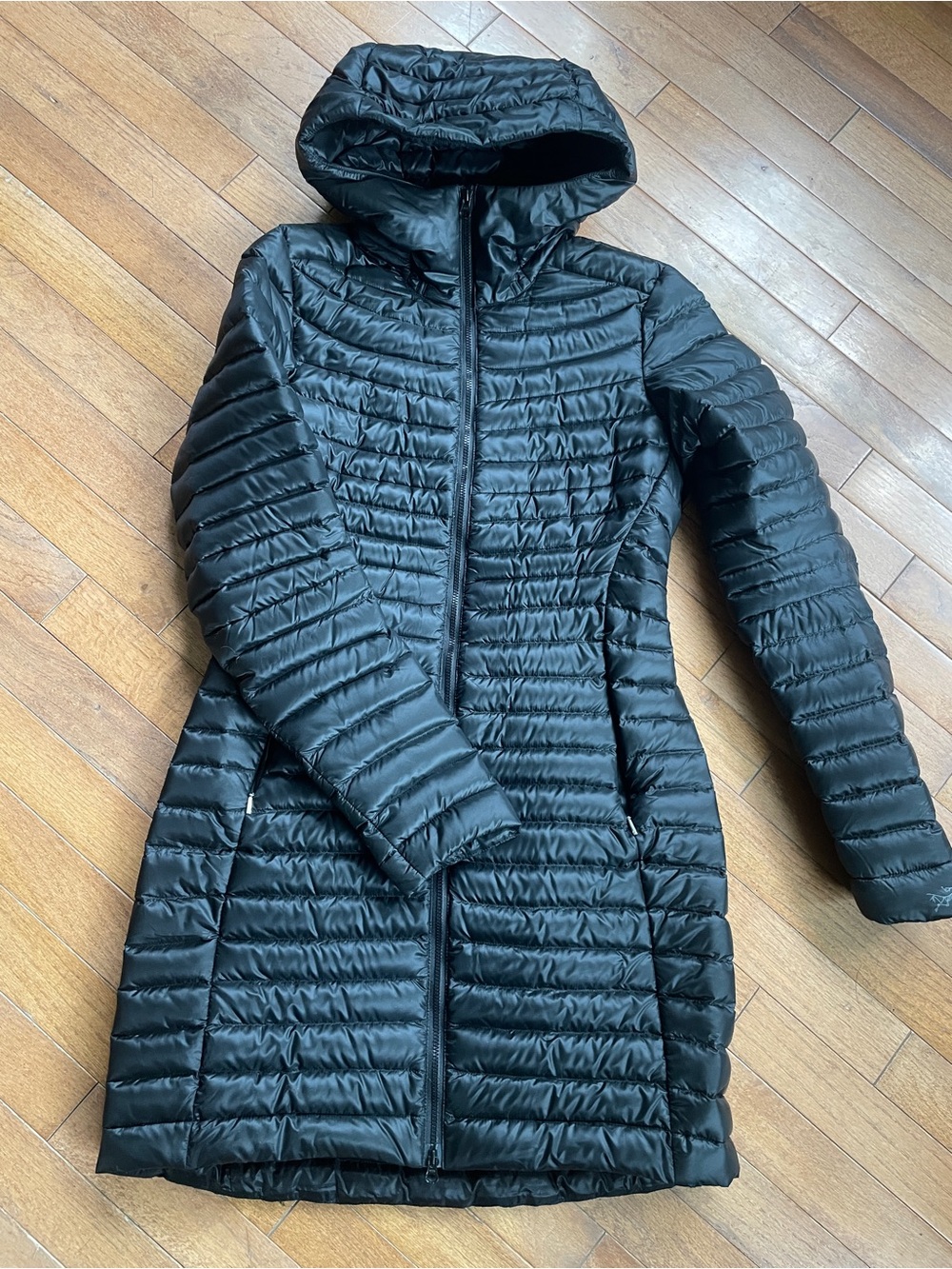 Arc'teryx  Nuri Women's Black Hooded Packable Puffer Coat